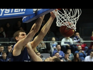 Данк Дэвида Кравиша в матче против Калева