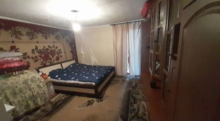 ‼Продам дом, п. Тельмана, ул. Мадридская, первая линия (подходит для бизнеса, заезд во двор с двух сторон)! Общая площадь 70 кв.м. В доме 3 комнаты, 2 из них изолированные, высота потолков 2,4 м.. В доме новая проводка, отопление - котёл одноконтурный, бойлер, окна - столярка, с/у в доме (совмещённый). Дом об...