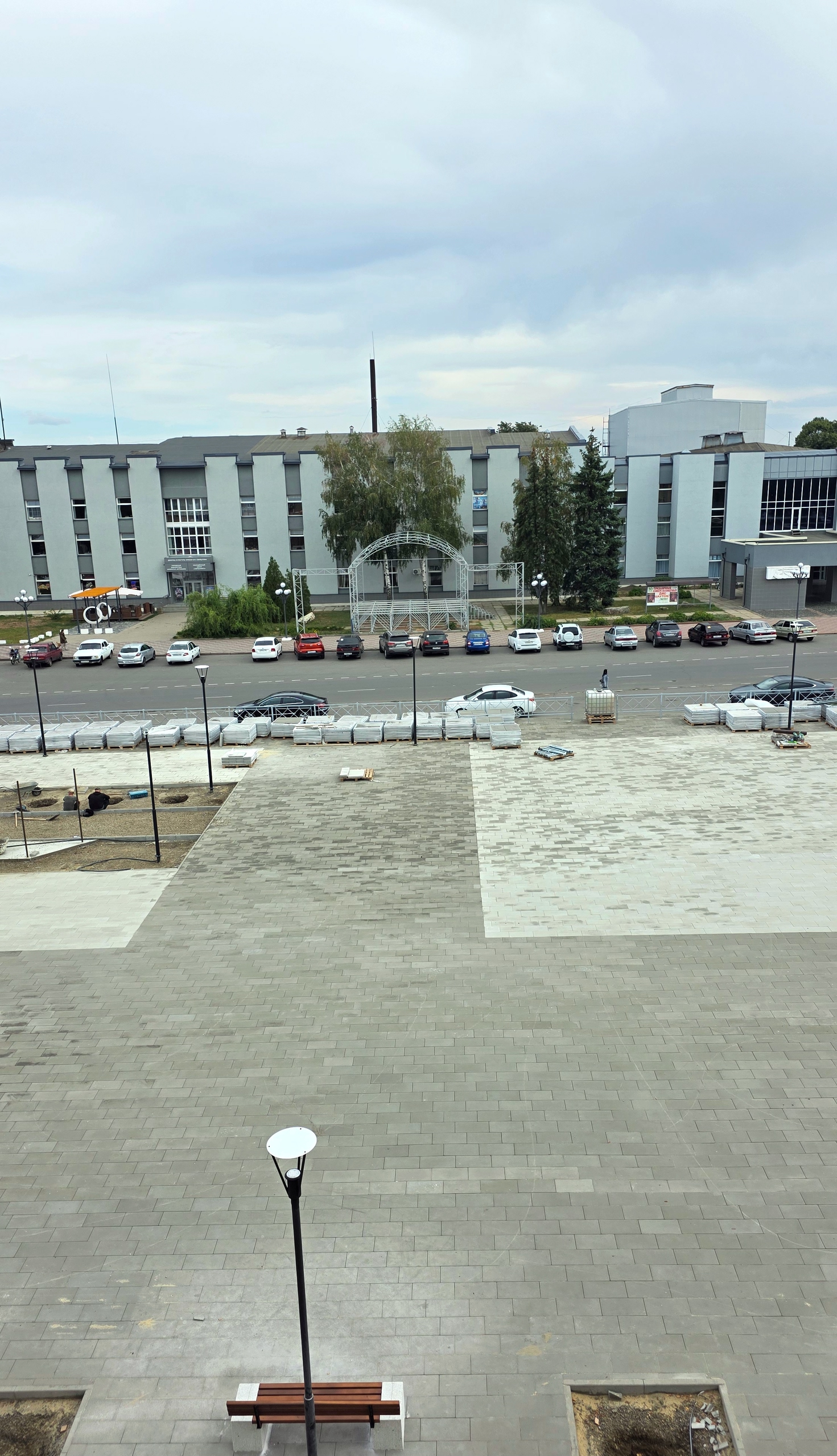 🏢 Продаётся 2-х комнатная квартира в самом Центре Свердловска, ул. Энгельса 52. Дом кирпичный, квартира не угловая. Тёплая и сухая квартира, две кладо...