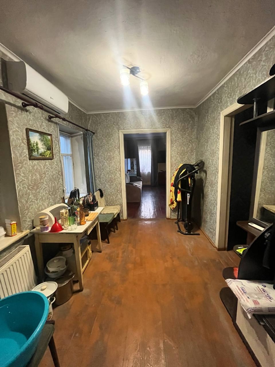 ДОМ общ. пл. 68 кв.м ул. Тарасовская Цена: 3 400 000 руб. Дом в стадии ремонта, остается много строительного материала и оборудования, вся техника и мебель новая. Отопление - 1-контурный котел, есть новый 2-контурный. Окна м/пл. Сливная яма, вода центральная, есть возможность сделать свою скважину, газ заведе...